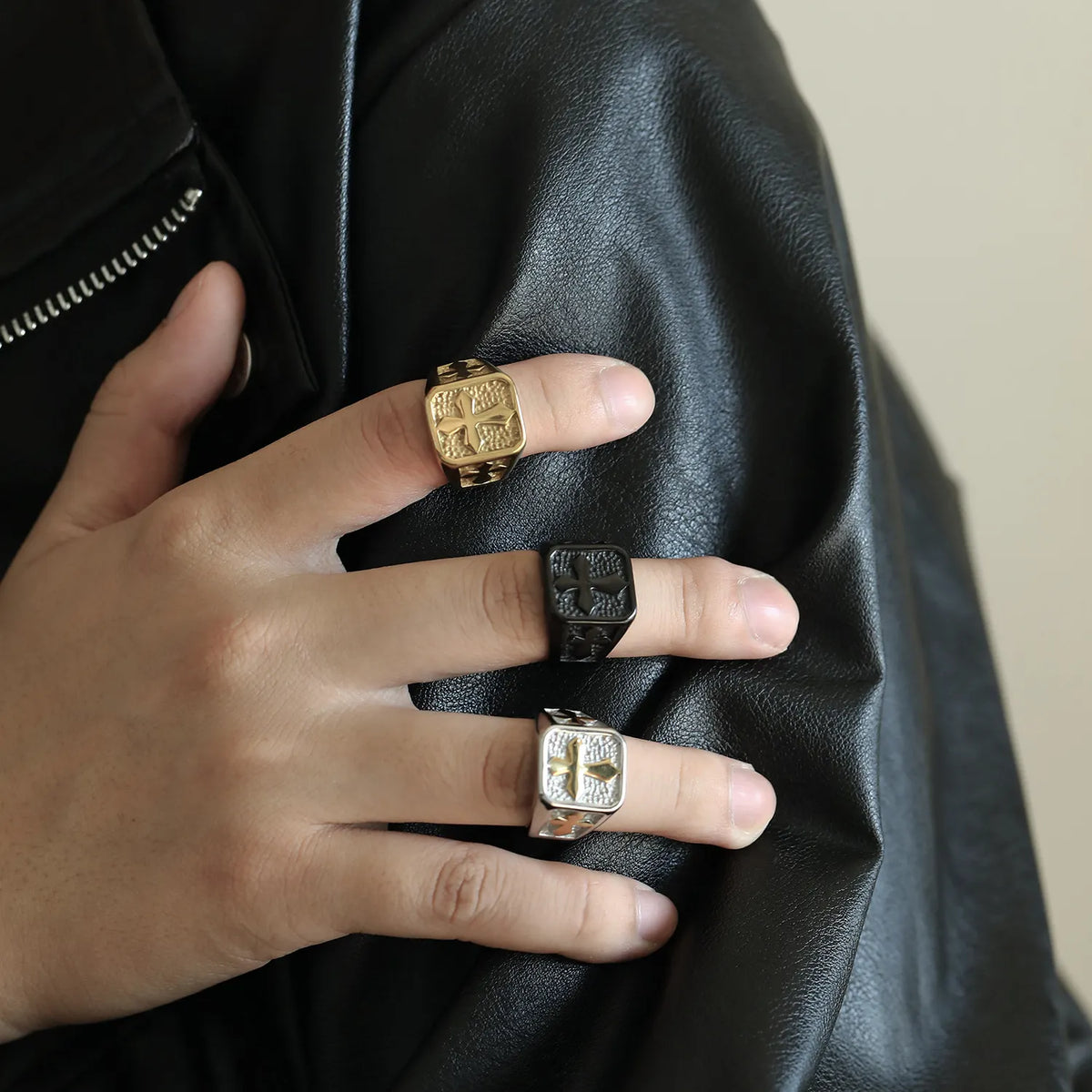 Retro-style Cross Ring