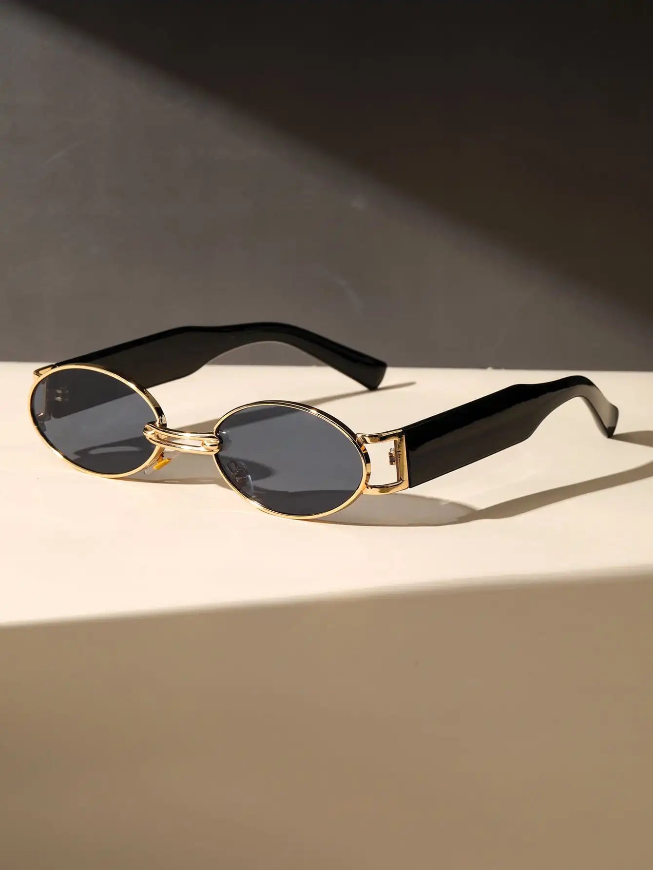 "Alba Serenata" Oval Vintage Sunglasses