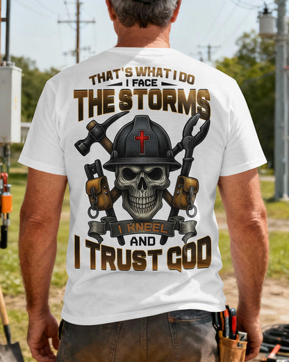 That's What I Do I Face The Storms I Kneel And I Trust God T-Shirt